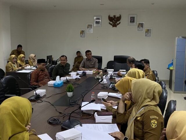 PANSUS: Panitia Khusus (Pansus) DPRD Kota Banjarmasin melaksanakan rapat pembahasan Rancangan Peraturan Daerah ( Raperda) tentang Pengelolaan Kekayaan Intelektual bersama SKPD terkait