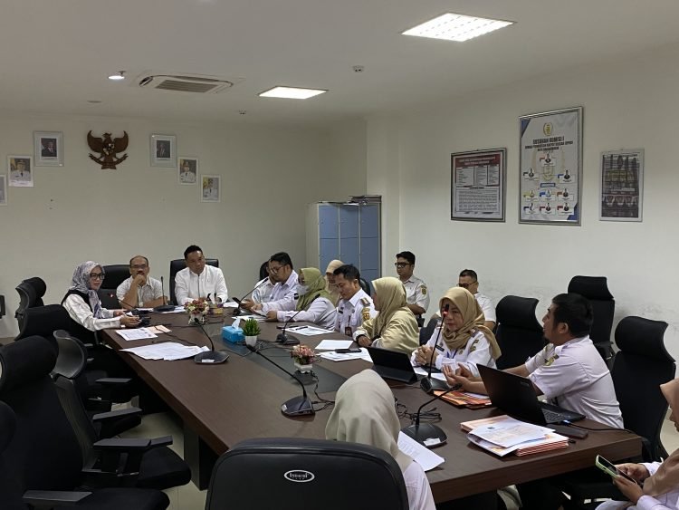 RAPAT: Komisi I DPRD Kota Banjarmasin menggelar Rapat Dengar Pendapat (RDP) dengan camat se-Kota Banjarmasin guna mengevaluasi program kerja tahun 2025 dan rencana kerja tahun 2026.