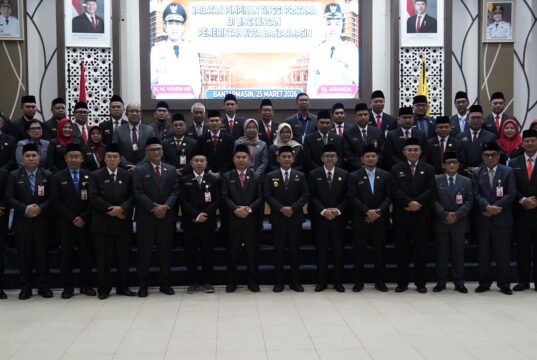 Pemkot Banjarmasin Lakukan Penyegaran Struktural, Tujuh Pejabat Dirotasi Wali Kota Yamin Pimpin Pelantikan, Tujuh Pejabat Pemkot Banjarmasin Dirotasi. Foto Dok Istimewa