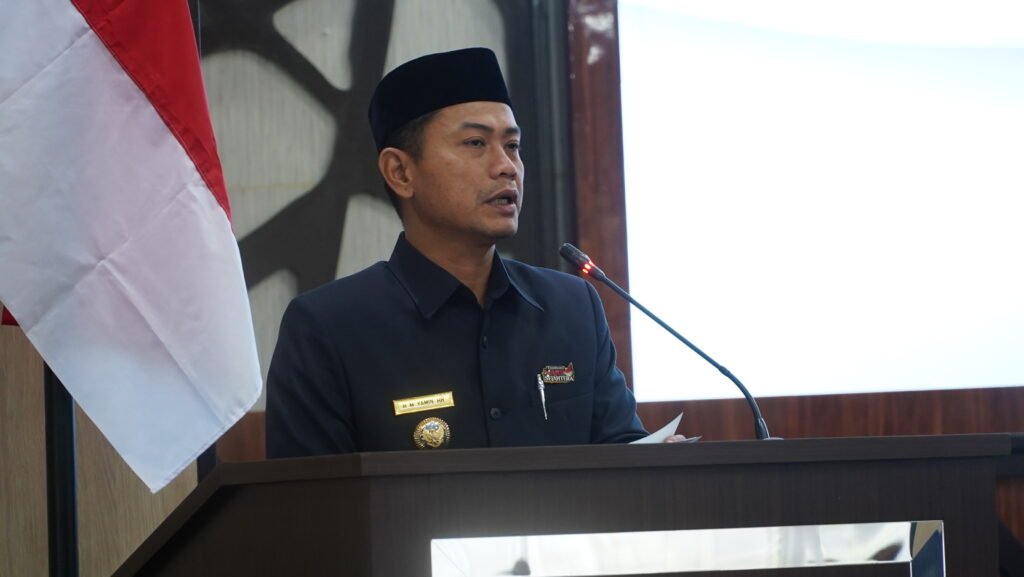 Wali Kota Banjarmasin H. Muhammad Yamin HR menyampaikan paparan dalam rapat di Dewan Perwakilan Rakyat Daerah Kota Banjarmasin. Foto Dok Istimewa