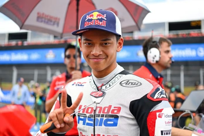 Veda Ega Pratama finis P3 di Race Moto3 2026 Brasil. Foto: Gold and Goose