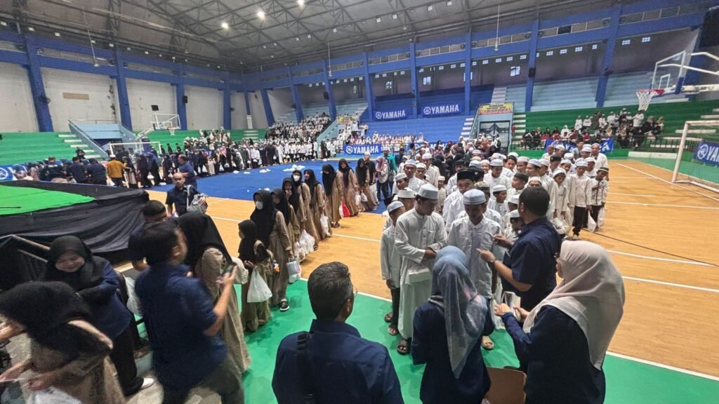 Anak Yatim Terima Santunan dalam Buka Bersama Yamaha STSJ. Foto Dok Istimewa
