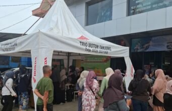 Trio Motor Tanjung Gelar Tebus Sembako Murah untuk Pengguna Motor Honda Program Sembako Murah Honda Diserbu Warga, Bukti Kepedulian Nyata di Tanjung. Foto Dok Istimewa