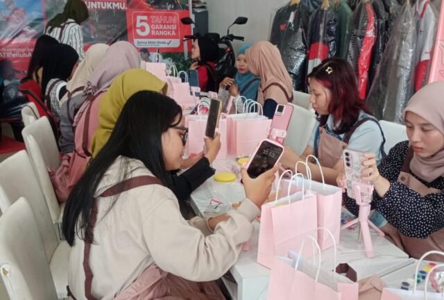 Honda Trio Motor Martapura Hadirkan Clay Art Workshop Bersama Joy.Galleria. Foto Dok Trio Motor Honda Trio Motor Martapura Hadirkan Clay Art Workshop Bersama Joy.Galleria. Foto Dok Trio Motor