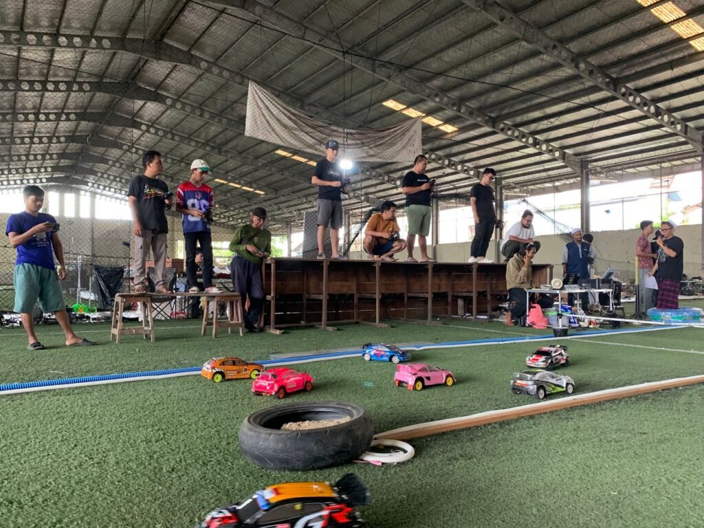 Ngabuburit Sambil Balapan di Plaza RC Track Banjarmasin. Foto Dok Istimewa
