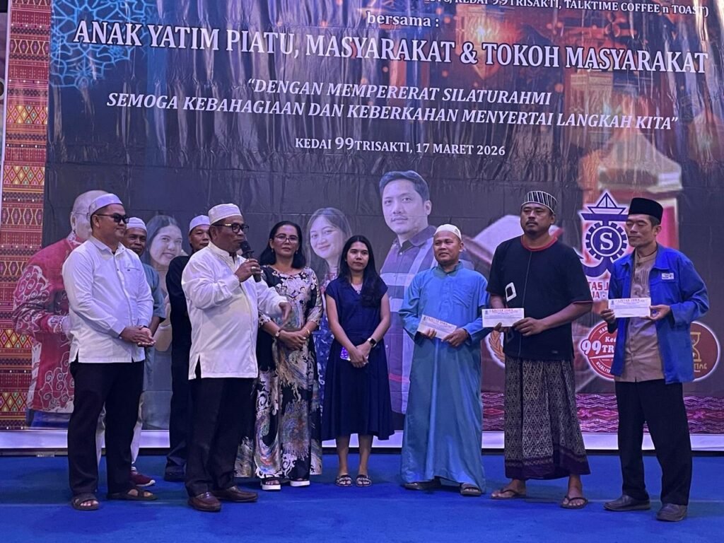Penyerahan Bantuan Masjid oleh Saut Nathan Samosir. Foto Dok Istimewa