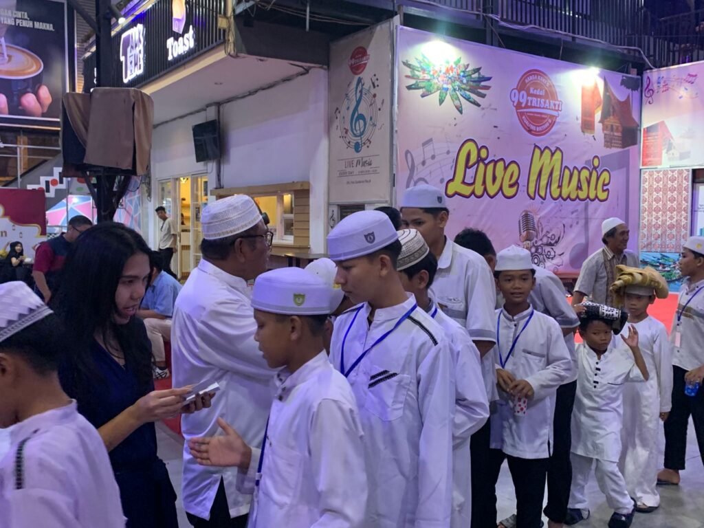 Ratusan Warga Hadiri Buka Puasa di Kediaman Saut Samosir. Foto Dok Istimewa