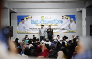 “Kalau Sebulan Tak Ada Perubahan, Mundur Saja!”: Wali Kota Yamin Ultimatum Dinas Saat Sahur di Rusun Ganda Magfirah Wali Kota Banjarmasin H. Muhammad Yamin HR Sahur Bersama Warga Rusun Ganda Magfirah. Foto Dok Istimewa