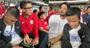 Momen Haru di GBK: Suporter Ajak Teman Disabilitas Nonton Timnas, Jadi “Teman Bisik” Sepanjang Laga Momen Haru di GBK: Suporter Ajak Teman Disabilitas Nonton Timnas, Jadi “Teman Bisik” Sepanjang Laga