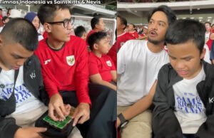 Momen Haru di GBK: Suporter Ajak Teman Disabilitas Nonton Timnas, Jadi “Teman Bisik” Sepanjang Laga Momen Haru di GBK: Suporter Ajak Teman Disabilitas Nonton Timnas, Jadi “Teman Bisik” Sepanjang Laga