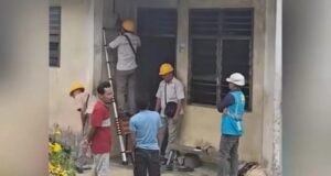 Miris! Jarang Isi Token Karena Irit Pemakaian, Meteran Listrik Pasangan Lansia di Nias Ini Malah Dicabut Petugas Kisah pasangan lansia di Nias viral setelah meteran listrik rumah mereka dicabut karena jarang membeli token listrik. (IG @folkkonoha)