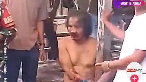 Detik-detik Ustaz Diamuk Massa Usai Digerebek Bersama Istri Orang Detik-detik Ustaz Diamuk Massa Usai Digerebek Bersama Istri Orang