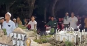 Bukan Sekadar Pawai! Warga Lombok Timur Hadirkan Miniatur Masjid Pasca-Bencana Sumatra di Malam Takbiran Warga Lombok Timur Hadirkan Miniatur Masjid Pasca-Bencana Sumatra di Malam Takbiran. Foto Dok Tangkapan layar