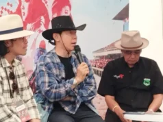 Momen Shin Tae-yong Jadi Starter Pacuan Kuda di Yogyakarta, Tampil Ala Koboi Mantan pelatih Timnas Indonesia Shin Tae-yong menggunakan baju biru kotak-kotak saat jumpa pers dI Stadion Sultan Agung Sabtu (4/5)