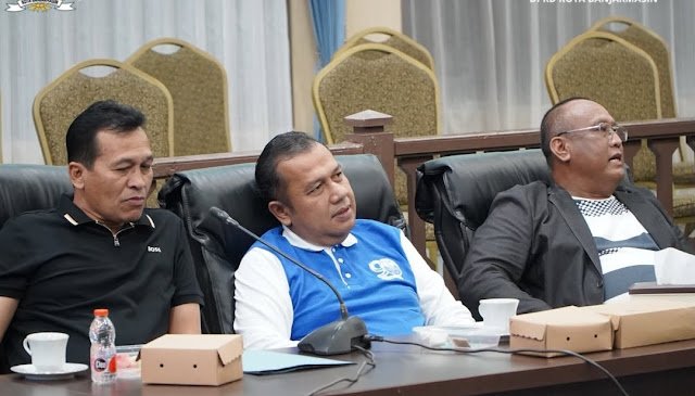 Anggota DPRD Banjarmasin nampak serius saat pembahasan Rapat Badan Anggaran (Banggar) bersama Pemerintah Kota Banjarmasin.