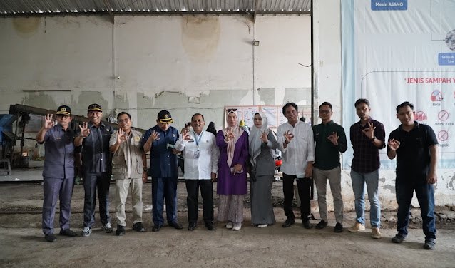 Komisi III DPRD Banjarmasin saat melakukan sidak ke Banjarmasin Recycle Centre (BRC), memastikan tidak ada kendala pemilahan sampah.