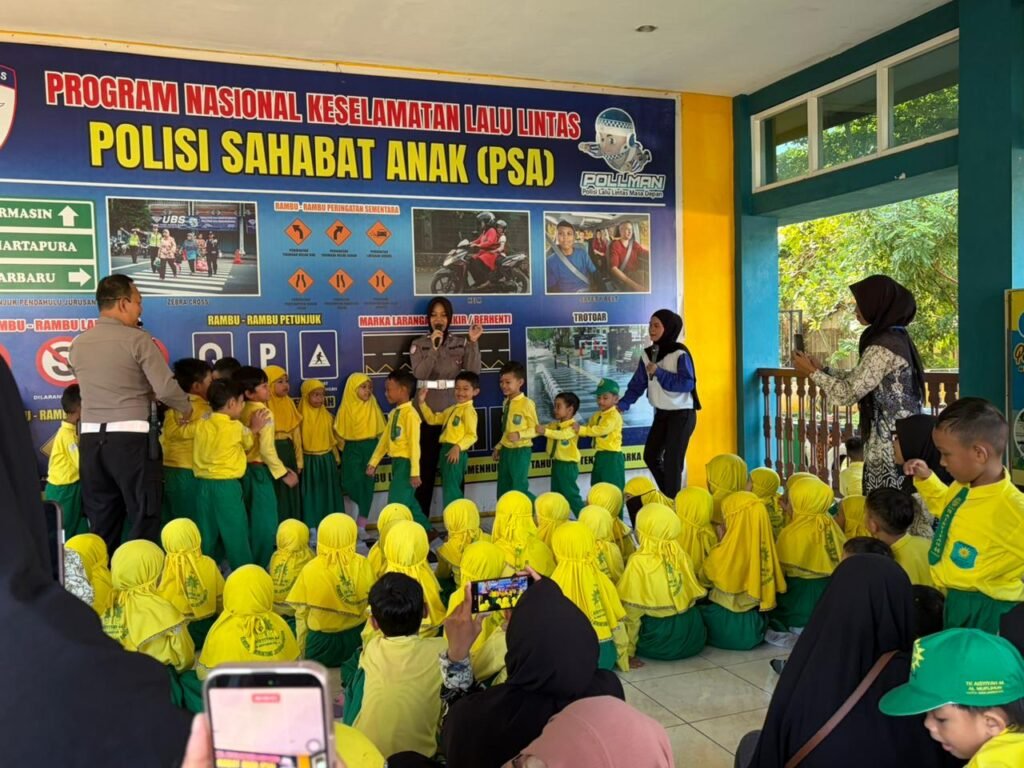 Belajar #Cari_Aman Sejak Dini, Anak TK Antusias Ikuti Edukasi Lalu Lintas