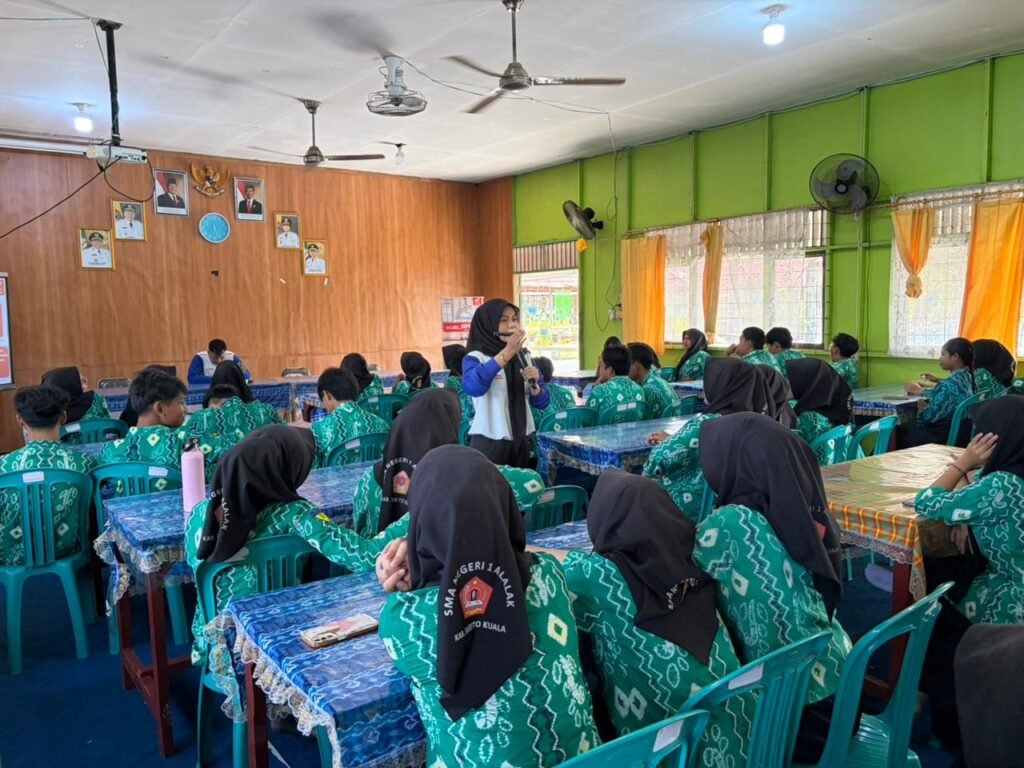 Siswa SMAN 11 Alalak Diajak Pahami Risiko Berkendara Sejak Dini