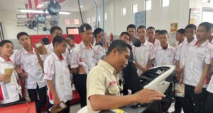 Kunjungan Industri ke Honda Trio Motor, Siswa SMKN 1 Daha Selatan Kenali Teknologi Motor Listrik Honda EM1 e: Siswa SMKN 1 Daha Selatan Kenali Teknologi Motor Listrik Honda EM1 e: