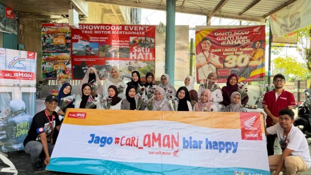 Kartini in Bloom, Honda Trio Motor Martadinata Tebar Apresiasi Lewat Setangkai Mawar Kartini in Bloom, Honda Trio Motor Martadinata Tebar Apresiasi Lewat Setangkai Mawar