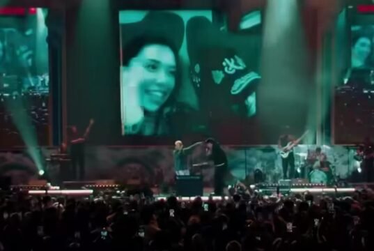 Tribute untuk Lula di FESTIVAAAL Marapthon Viral, Reza Arap dan For Revenge Bawakan ‘Penyangkalan’ Bikin Penonton Haru Tribute untuk Lula di FESTIVAAAL Marapthon Viral, Reza Arap dan For Revenge Bawakan ‘Penyangkalan’ Bikin Penonton Haru