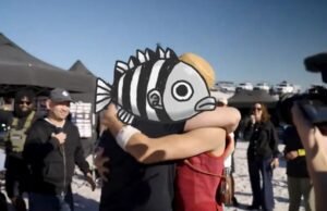 Eiichiro Oda Kunjungi Lokasi Syuting One Piece Season 3, Gambar Luffy di Pasir dan Beri Petunjuk Alur Alabasta Eiichiro Oda berkunjung ke lokasi syuting One Piece season 3. (x.com/onepiecenetflix)