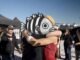 Eiichiro Oda Kunjungi Lokasi Syuting One Piece Season 3, Gambar Luffy di Pasir dan Beri Petunjuk Alur Alabasta Eiichiro Oda berkunjung ke lokasi syuting One Piece season 3. (x.com/onepiecenetflix)