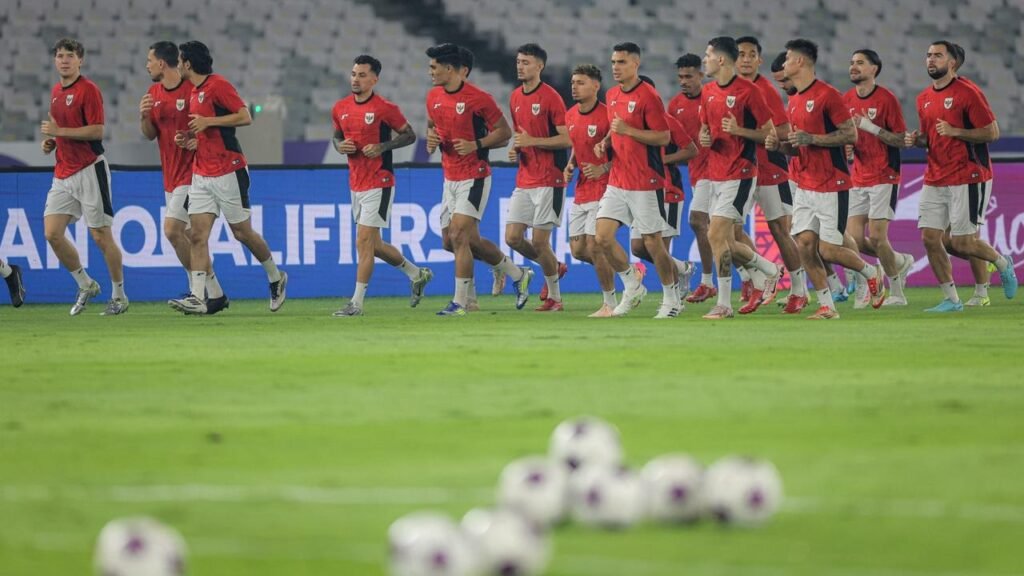Official training Timnas Indonesia jelang pertandingan melawan China di SUGBK, Jakarta, Rabu (4-6-2025). (Bola.com/Bagaskara Lazuardi)