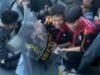 Viral! Polisi dan Mahasiswa Main Domino di Tengah Aksi, yang Kalah Kena Push Up Viral! Polisi dan Mahasiswa Main Domino di Tengah Aksi, yang Kalah Kena Push Up