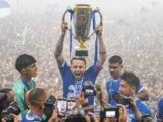Persib Bandung Cetak Sejarah! Hattrick Juara dan Resmi Jadi Klub Tersukses Era Liga Indonesia Persib Bandung jadi klub pertama Indonesia yang hattrick juara kompetisi di era Liga Indonesia. (ANTARA FOTO/Raisan Al Farisi)