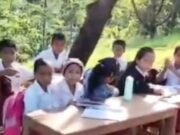Viral Siswa SD di NTT Belajar di Bawah Pohon Sejak 2018, Kekurangan Ruang Kelas Jadi Sorotan Viral Siswa SD di NTT Belajar di Bawah Pohon Sejak 2018, Kekurangan Ruang Kelas Jadi Sorotan