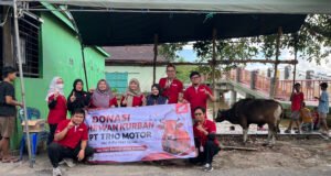 PT Trio Motor Pererat Kebersamaan dengan Warga Sungai Baru Lewat Penyaluran Hewan Kurban Iduladha 2026 PT Trio Motor Salurkan Hewan Kurban untuk Warga Sekitar Masjid Jami Al-Misbah. Foto Dok Istimewa