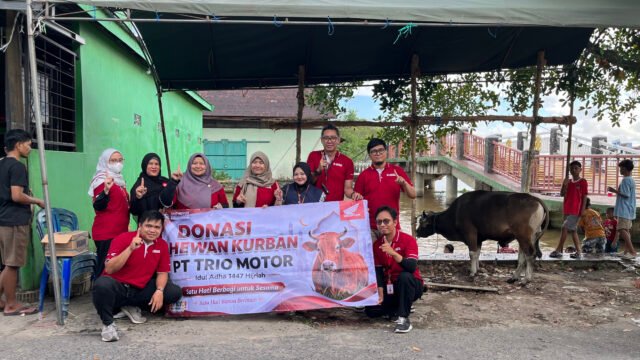 PT Trio Motor Salurkan Hewan Kurban untuk Warga Sekitar Masjid Jami Al-Misbah. Foto Dok Istimewa