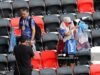 Suporter Jepang Kembali Curi Perhatian di Piala Dunia 2026, Bersihkan Stadion Usai Laga Kontra Belanda Ilustrasi Suporter Jepang bersih-bersih stadiun setelah pertandingan Piala Dunia 2026(AFP/ ADRIAN DENNIS)