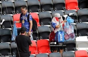 Suporter Jepang Kembali Curi Perhatian di Piala Dunia 2026, Bersihkan Stadion Usai Laga Kontra Belanda Ilustrasi Suporter Jepang bersih-bersih stadiun setelah pertandingan Piala Dunia 2026(AFP/ ADRIAN DENNIS)
