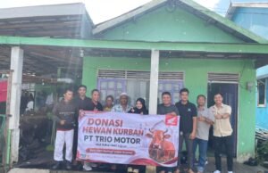 PT Trio Motor Honda Tebar Kepedulian Lewat Penyaluran Hewan Kurban di Langgar Daruth Thalibin Gambut PT Trio Motor Salurkan Hewan Kurban ke Langgar Daruth Thalibin Gambut. Foto Dok istimewa
