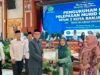 MTsN 2 Kota Banjarmasin Beri Penghargaan kepada Empat Guru Purna Tugas Kepala MTsN 2 Banjarmasin, Riduansyah, Serahkan Penghargaan kepada Guru Purna Tugas. Foto Dok Istimewa