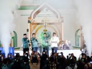 Banjarmasin Raih Juara Umum MTQ Nasional XXXVII Tingkat Provinsi Kalsel 2026 Wali Kota Banjarmasin H. M. Yamin HR menerima Piala Juara Umum MTQ Nasional XXXVII Tingkat Provinsi Kalimantan Selatan 2026. Foto Dok Istimewa