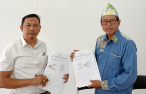 MTsN 2 Kota Banjarmasin Gandeng PT Sempurna Raya Sentosa, Tingkatkan Layanan Kebersihan, Keamanan, dan Resepsionis Kepala MTsN 2 Kota Banjarmasin dan Direktur PT Sempurna Raya Sentosa menandatangani Nota Kesepahaman (MoU). Foto Dok Istimewa