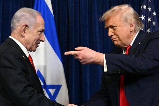 Warga Israel Murka Usai Trump Capai Kesepakatan Damai dengan Iran: “Kami Dikhianati” Sejumlah warga Israel merasa dikhianati Presiden Amerika Serikat Donald Trump menyusul kesepakatan damai dengan Iran. (AFP/JIM WATSON)