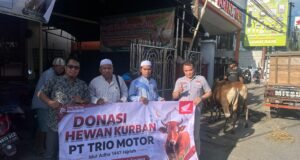 PT Trio Motor Honda Salurkan Hewan Kurban untuk Warga Sekitar Masjid Al Musyarrafah Banjarmasin PT Trio Motor Honda Salurkan Hewan Kurban untuk Warga Sekitar Masjid Al Musyarrafah Banjarmasin. Foto Dok Istimewa