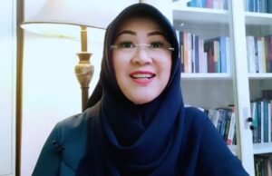 Dokter Tifa Ditangkap Saat Ikuti Ujian S3 FKUI, Tim Hukum Pertanyakan Dasar Penangkapan Tersangka kasus tudingan ijazah palsu Jokowi, doter Tifa. (Foto: Tangkapan layar youtube Dokter Tifa's Life)