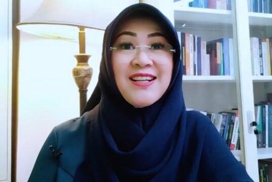 Dokter Tifa Ditangkap Saat Ikuti Ujian S3 FKUI, Tim Hukum Pertanyakan Dasar Penangkapan Tersangka kasus tudingan ijazah palsu Jokowi, doter Tifa. (Foto: Tangkapan layar youtube Dokter Tifa's Life)