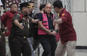 Kejagung Buka Peluang Terapkan Pasal TPPU dalam Kasus Korupsi Program MBG Kejaksaan Agung (Kejagung) menahan eks Kepala Badan Gizi Nasional (BGN) Dadan Hindayana. (CNN Indonesia/Adhi Wicaksono)