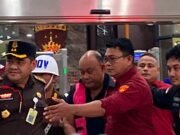 Eks Kepala BGN Dadan Hindayana Jadi Tersangka Korupsi, Kejagung Tahan 3 Mantan Pimpinan Kejaksaan Agung menahan Manta Wakil Kepala Badan Gizi Nasional (BGN), Sony Sonjaya, Rabu (3/6/2026). (Bloomberg Technoz/Dovana Hasiana)