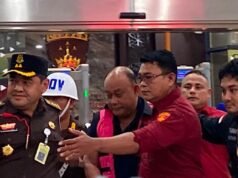 Eks Kepala BGN Dadan Hindayana Jadi Tersangka Korupsi, Kejagung Tahan 3 Mantan Pimpinan Kejaksaan Agung menahan Manta Wakil Kepala Badan Gizi Nasional (BGN), Sony Sonjaya, Rabu (3/6/2026). (Bloomberg Technoz/Dovana Hasiana)