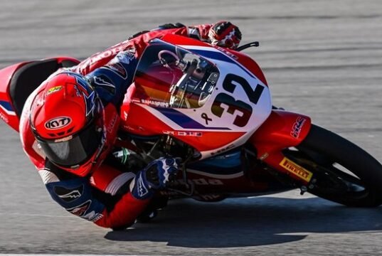 Kiandra Ramadhipa Juara Moto3 Junior Estoril 2026, Kibarkan Merah Putih di Portugal Kiandra Ramadhipa juara Moto3 Junior Estoril 2026 di Portugal. (Dok AHRT)