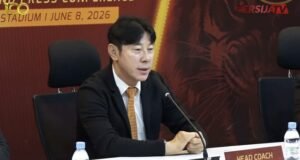 Resmi Latih Persija Jakarta, Shin Tae-yong Bidik Prestasi Tertinggi Bersama Macan Kemayoran Shin Tae Yong resmi menjadi pelatih Persija. (Tangkapan layar Youtube @PersijaTV)