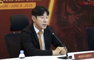 Resmi Latih Persija Jakarta, Shin Tae-yong Bidik Prestasi Tertinggi Bersama Macan Kemayoran Shin Tae Yong resmi menjadi pelatih Persija. (Tangkapan layar Youtube @PersijaTV)