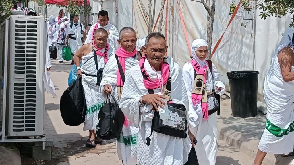 Warga Indonesia menunaikan ibadah Haji
